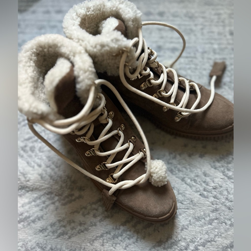 TOD'S Lace up Suede Cream Shoes